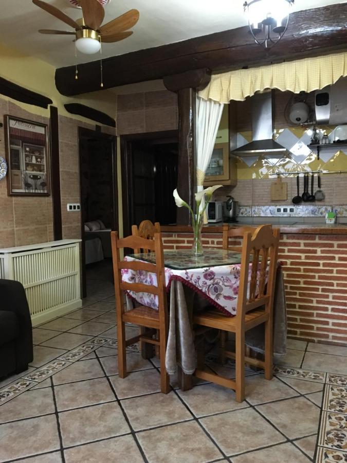 Casa Rural La Antigua Tahona Канделаріо Екстер'єр фото
